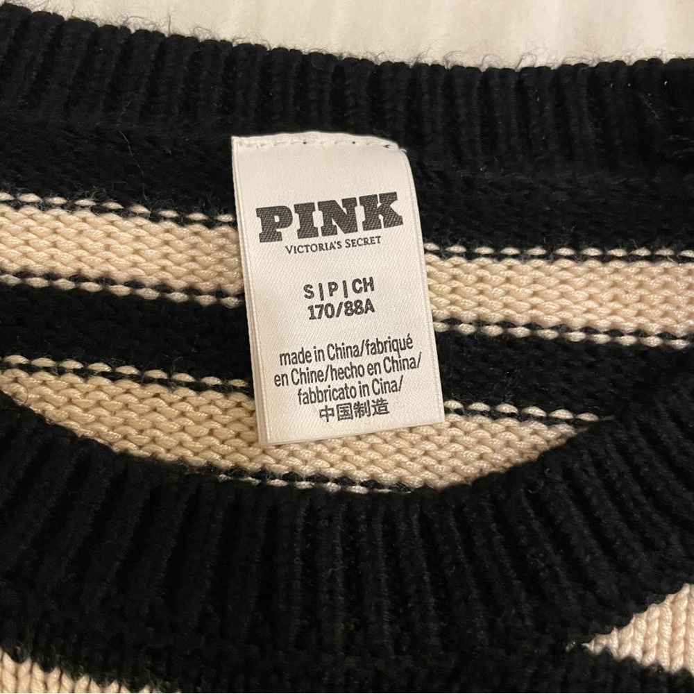 VS pink fleece black and off white cropped sweater - Picture 2 of 3